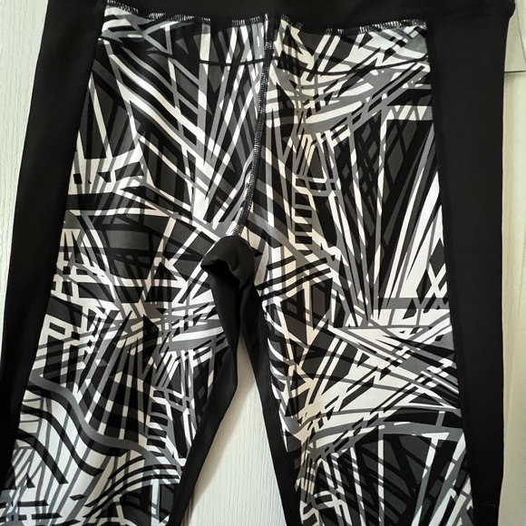 Calvin Klein Performance High Waist Slimming Compression Black/White Leggings M - Picture 3 of 9